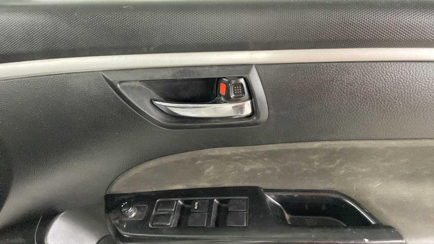 2013 Maruti Swift VXI, Petrol, Manual, 88,671 km, Driver Side Door Panels Control