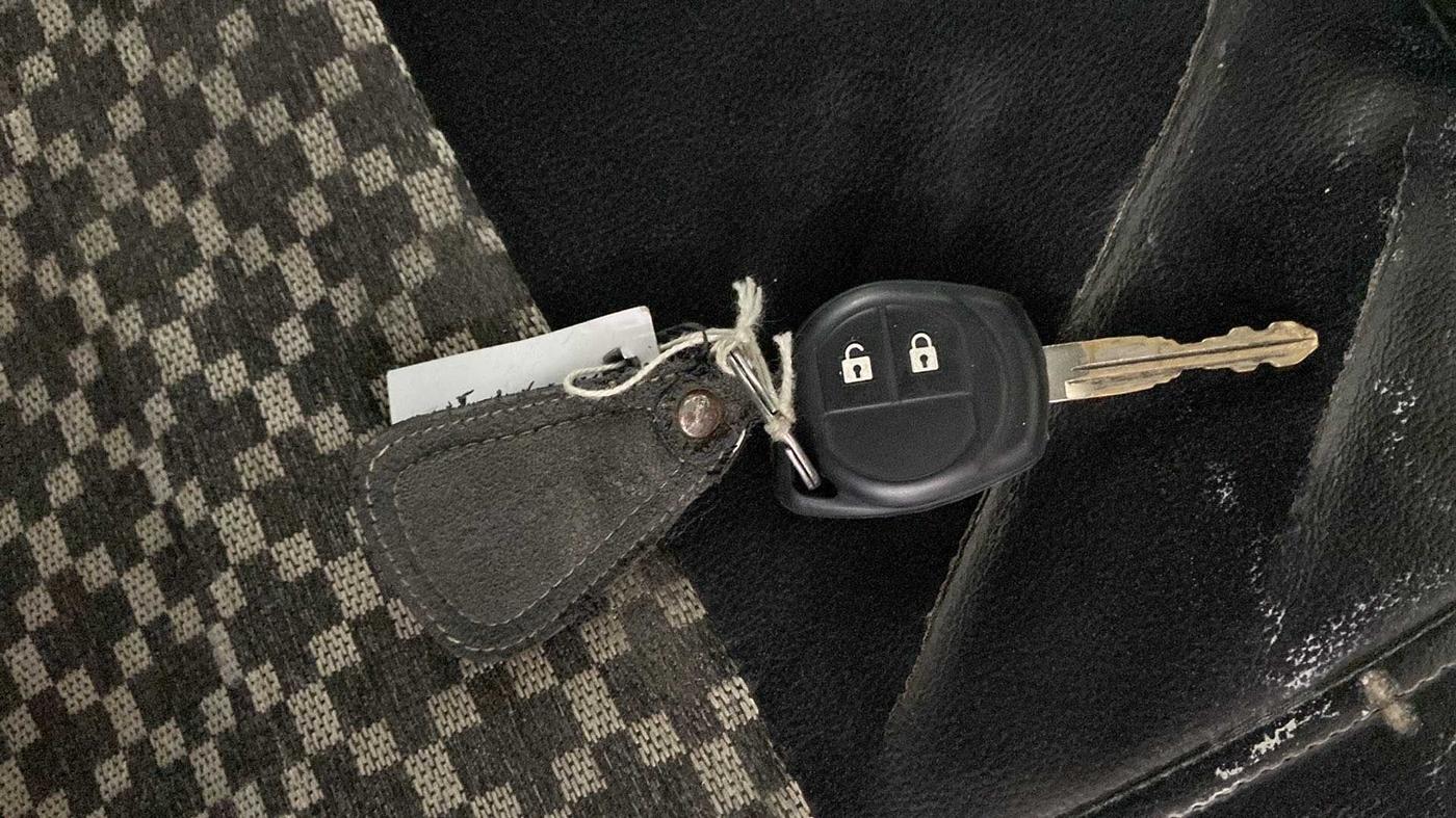 2013 Maruti Swift VXI, Petrol, Manual, 88,671 km, Key Close Up