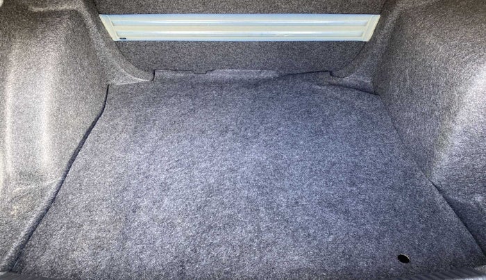 2013 Volkswagen Vento HIGHLINE 1.6 MPI, Petrol, Manual, 52,734 km, Boot Inside