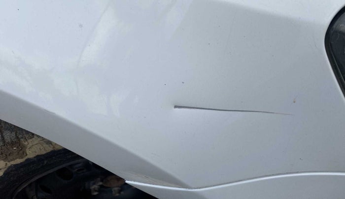 2015 Volkswagen Polo COMFORTLINE 1.2L, Petrol, Manual, 1,00,071 km, Right fender - Minor scratches