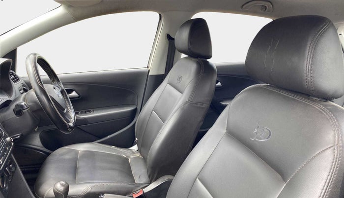 2015 Volkswagen Polo COMFORTLINE 1.2L, Petrol, Manual, 1,00,071 km, Right Side Front Door Cabin