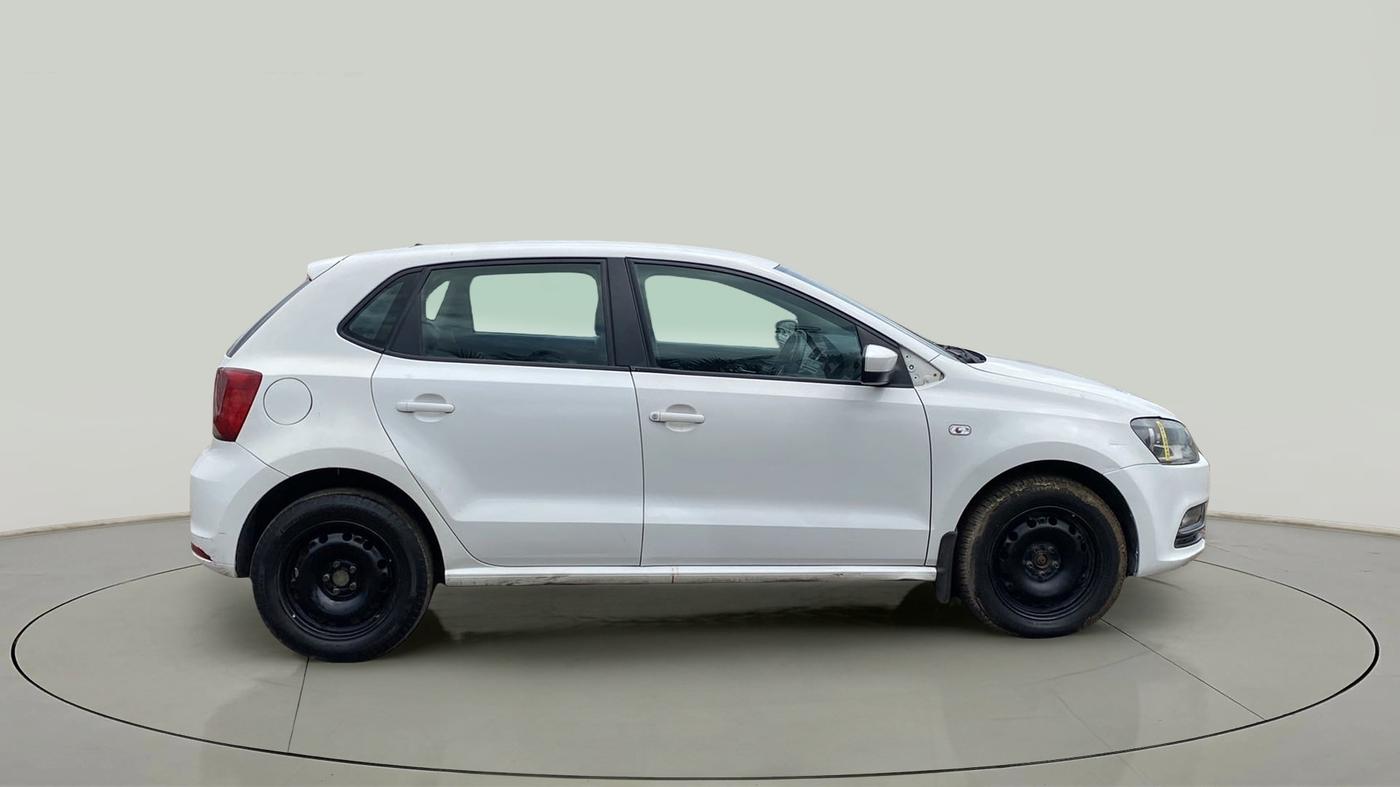2015 Volkswagen Polo COMFORTLINE 1.2L, Petrol, Manual, 1,00,071 km, Right Side View