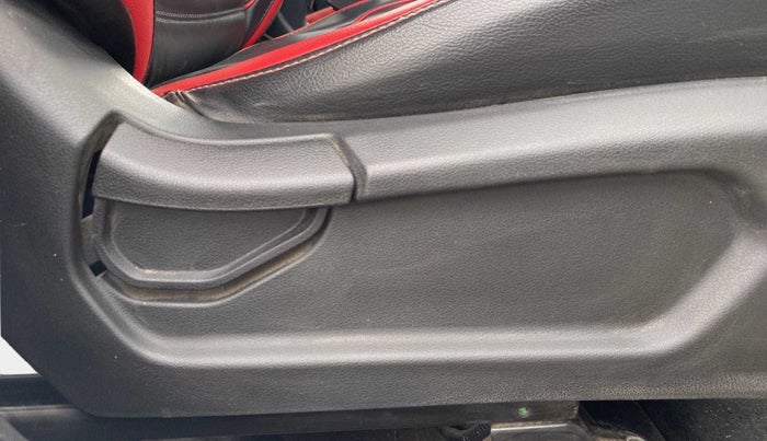 2021 Hyundai VENUE S 1.2, Petrol, Manual, 24,897 km, Driver Side Adjustment Panel