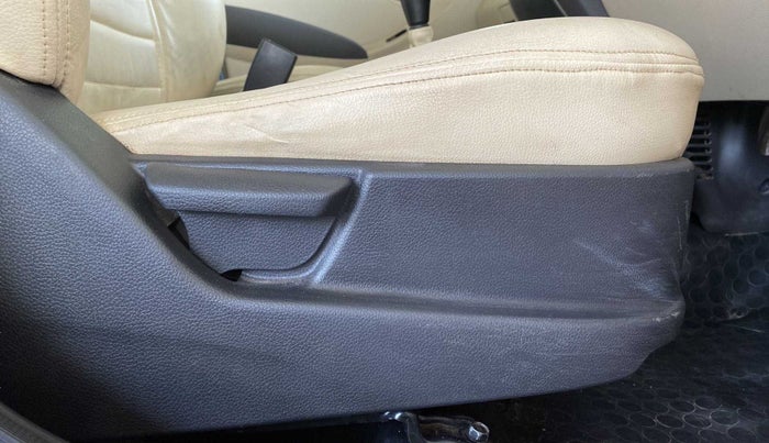 2018 Hyundai Eon MAGNA +, Petrol, Manual, 82,325 km, Driver Side Adjustment Panel