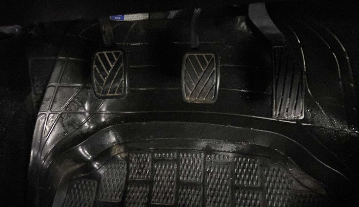 2020 Maruti Vitara Brezza LXI, Petrol, Manual, 10,548 km, Pedals