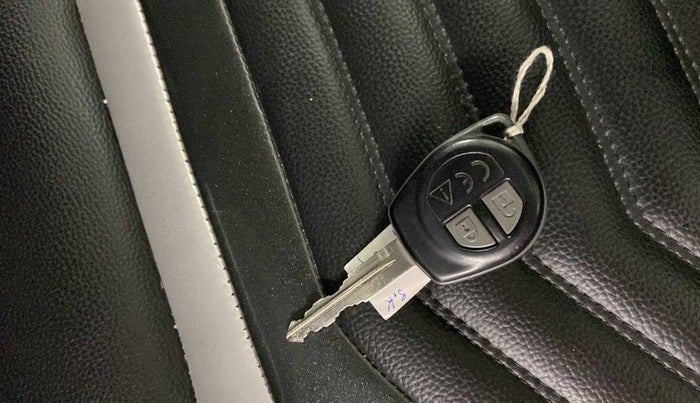 2020 Maruti Vitara Brezza LXI, Petrol, Manual, 10,548 km, Key Close Up