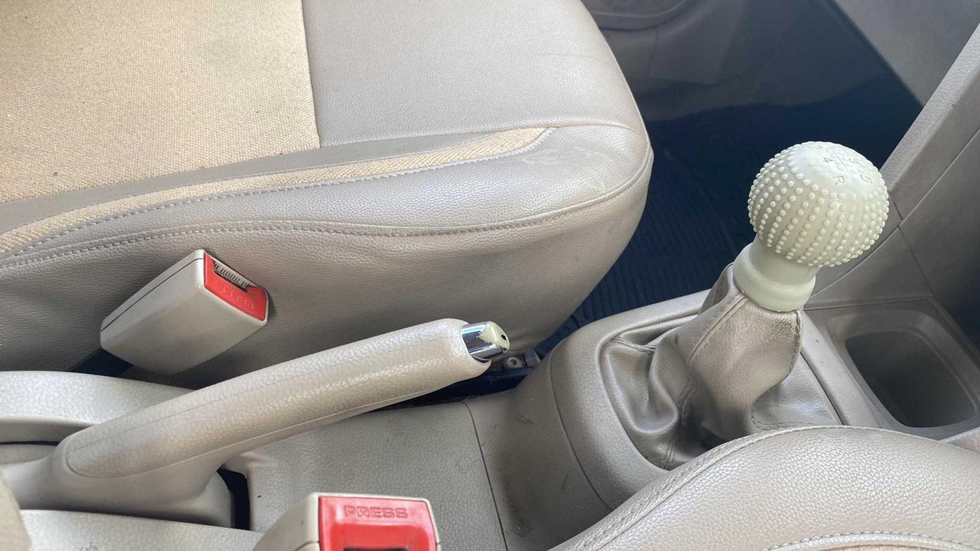 2014 Maruti Swift Dzire VDI, Diesel, Manual, 1,08,111 km, Gear Lever