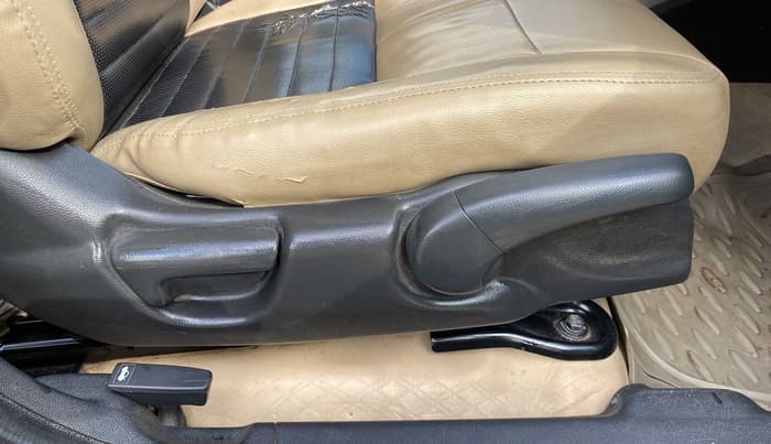 2014 Honda City 1.5L I-VTEC SV, Petrol, Manual, 1,01,973 km, Driver Side Adjustment Panel