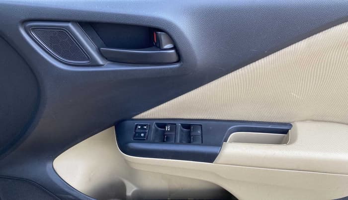 2014 Honda City 1.5L I-VTEC SV, Petrol, Manual, 1,01,973 km, Driver Side Door Panels Control
