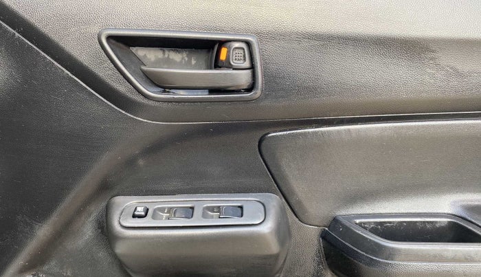2019 Maruti Swift LXI, Petrol, Manual, 30,011 km, Driver Side Door Panels Control