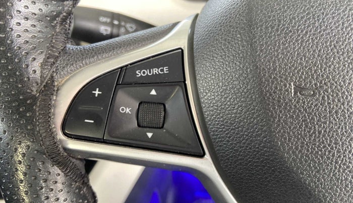 2021 Nissan MAGNITE XL, Petrol, Manual, 11,995 km, Steering wheel - Sound system control not functional