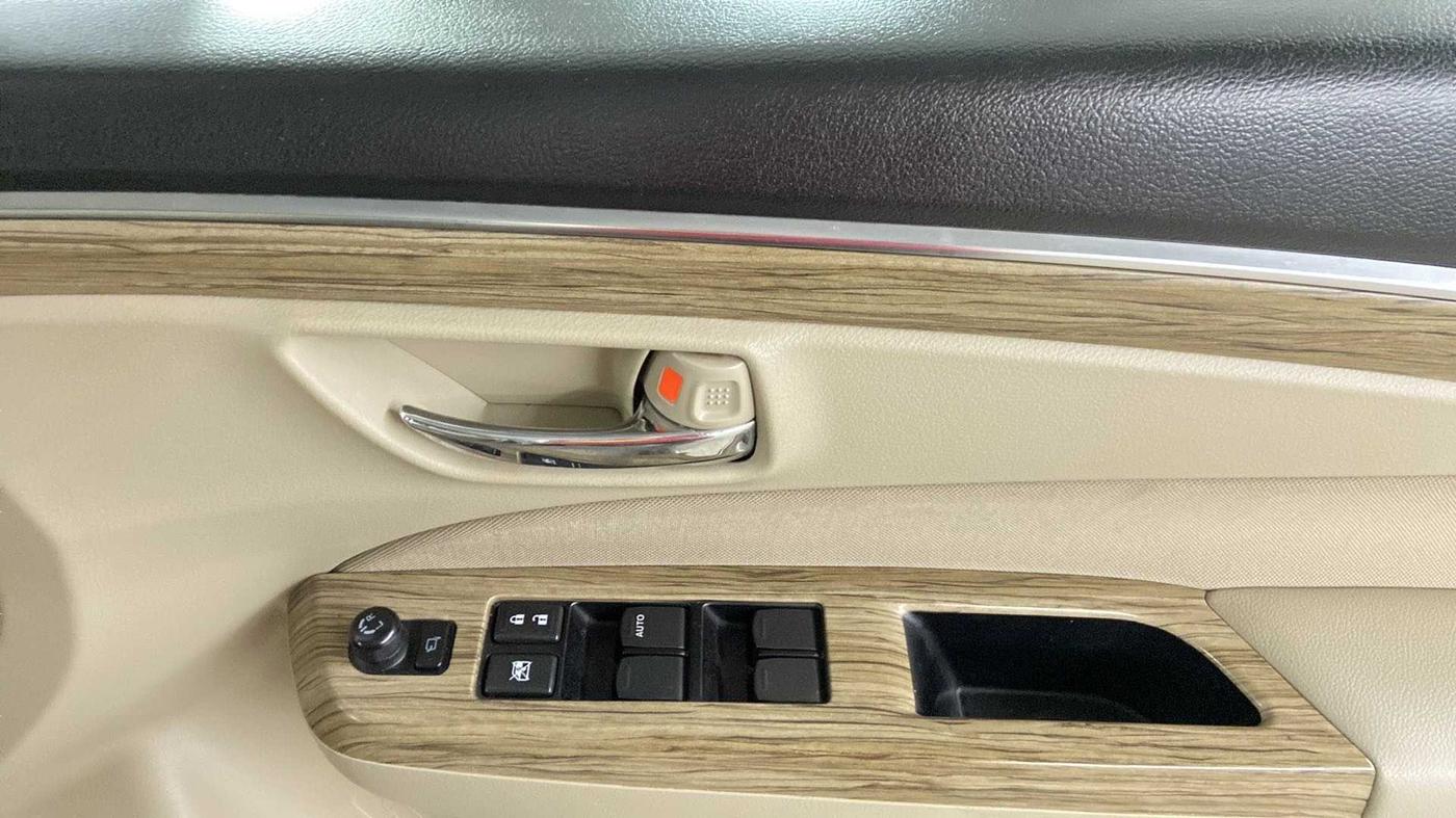 2018 Maruti Ciaz ZETA AT 1.5  SHVS PETROL, Petrol, Automatic, 63,816 km, Driver Side Door Panels Control