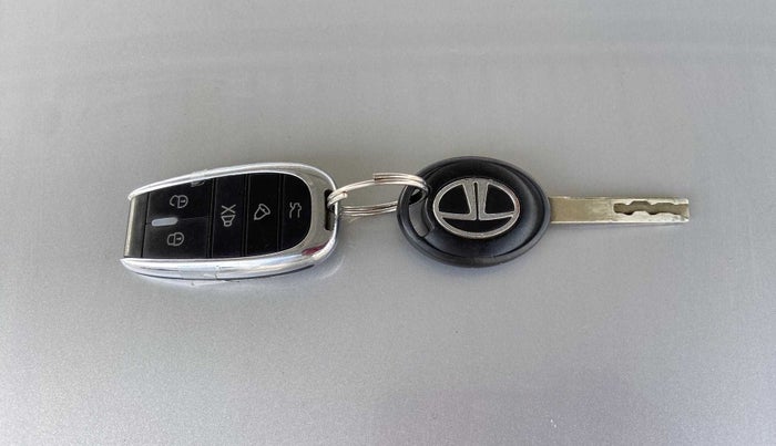 2020 Tata Tiago XE PETROL, Petrol, Manual, 52,851 km, Key Close Up