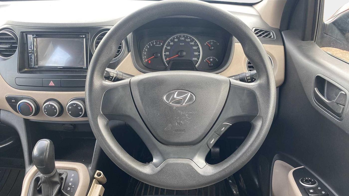 2017 Hyundai Grand i10 MAGNA AT 1.2 KAPPA VTVT, Petrol, Automatic, 14,884 km, Steering Wheel Close Up