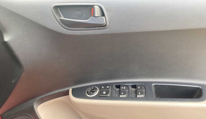 2017 Hyundai Grand i10 MAGNA AT 1.2 KAPPA VTVT, Petrol, Automatic, 14,884 km, Driver Side Door Panels Control