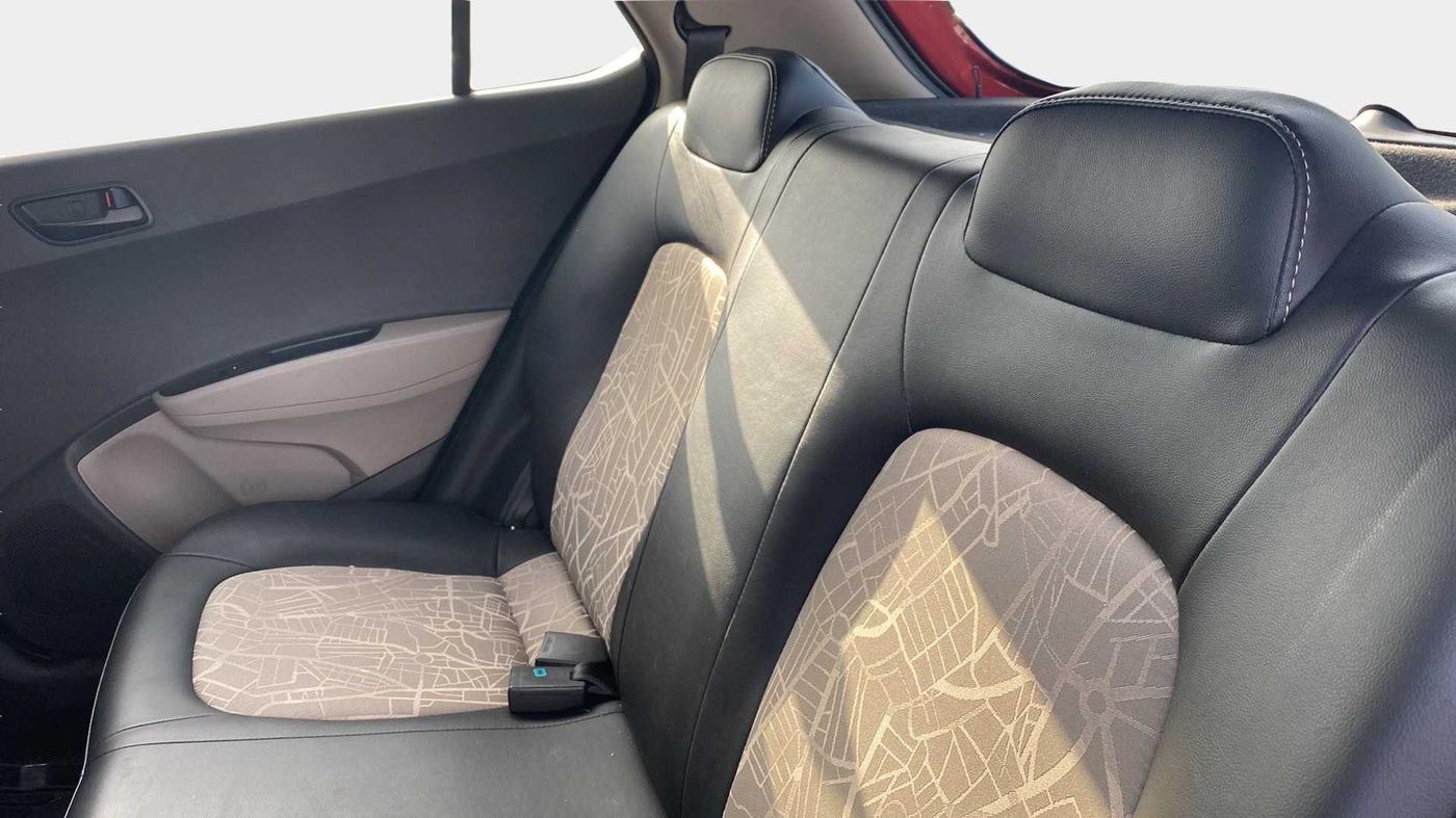 2017 Hyundai Grand i10 MAGNA AT 1.2 KAPPA VTVT, Petrol, Automatic, 14,884 km, Right Side Rear Door Cabin