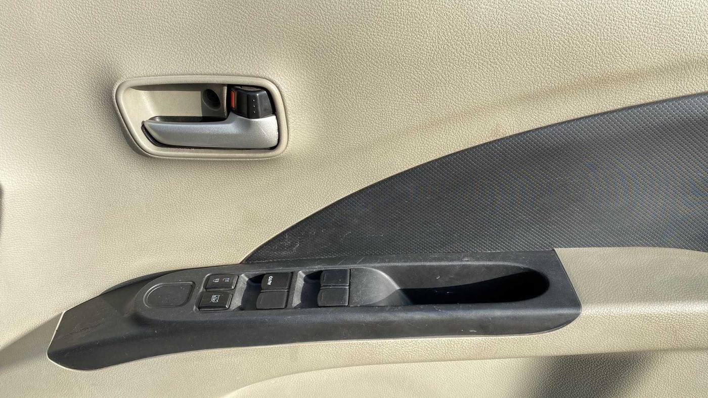 2014 Maruti Celerio VXI CNG, CNG, Manual, 90,442 km, Driver Side Door Panels Control