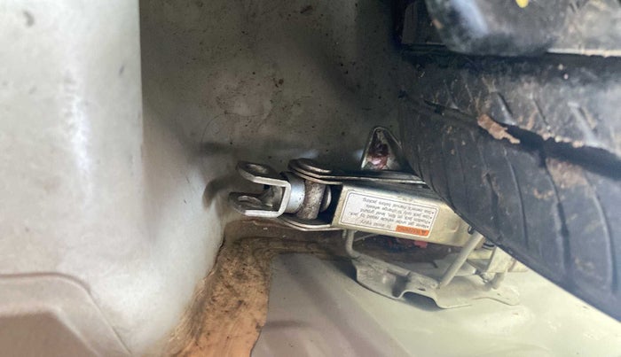 2014 Maruti Celerio VXI CNG, CNG, Manual, 90,442 km, Dicky (Boot door) - Jack missing