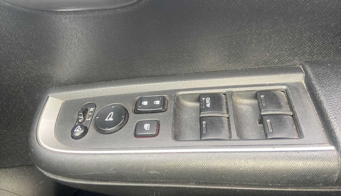 2018 Honda BR-V 1.5L I-VTEC V CVT, Petrol, Automatic, 49,788 km, Right front window switch / handle - Power window makes minor noise