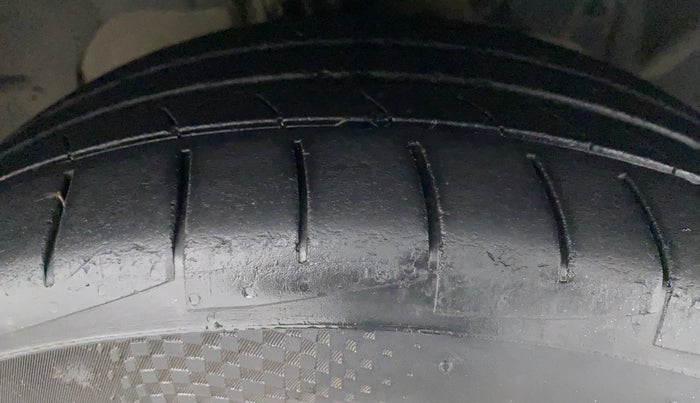 2016 Ford Ecosport TITANIUM 1.5L DIESEL, Diesel, Manual, 1,06,299 km, Right Front Tyre Tread