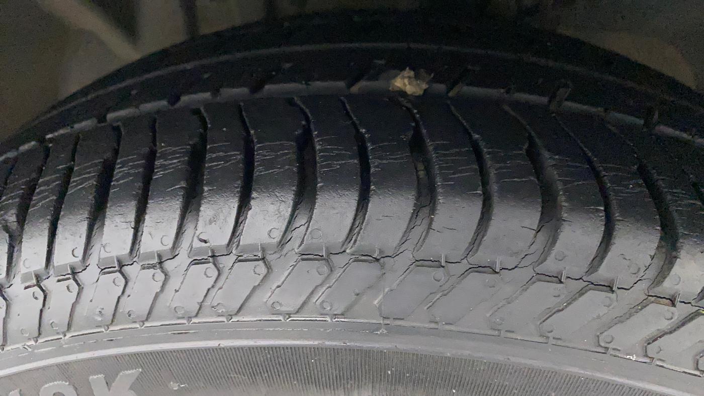 2016 Ford Ecosport TITANIUM 1.5L DIESEL, Diesel, Manual, 1,06,299 km, Left Front Tyre Tread