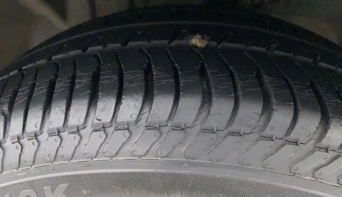 2016 Ford Ecosport TITANIUM 1.5L DIESEL, Diesel, Manual, 1,06,299 km, Left Front Tyre Tread