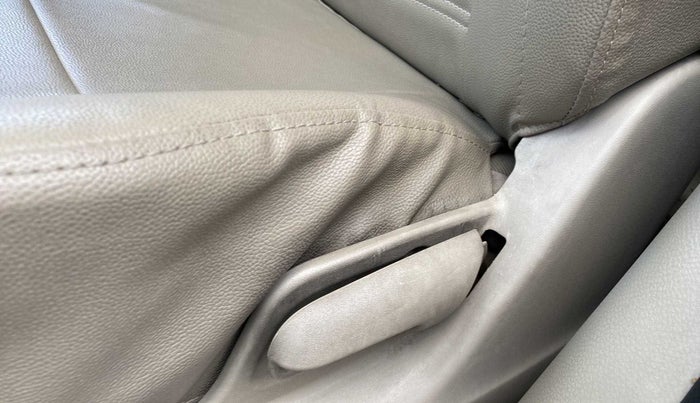 2015 Maruti Ertiga VXI CNG, CNG, Manual, 86,862 km, Front left seat (passenger seat) - Lumbar support adjuster not working