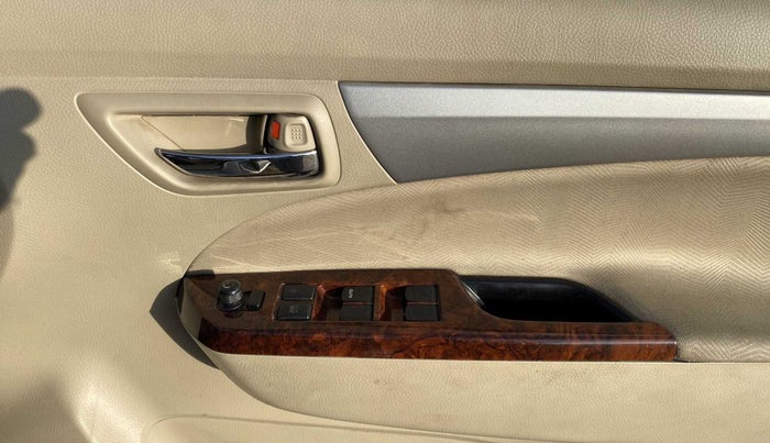 2015 Maruti Ertiga VXI CNG, CNG, Manual, 86,862 km, Driver Side Door Panels Control