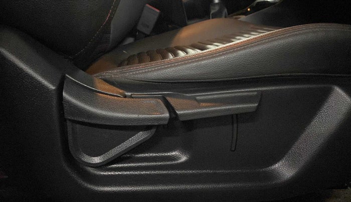 2020 KIA SONET GTX PLUS 1.0 IMT, Petrol, Manual, 48,448 km, Driver Side Adjustment Panel