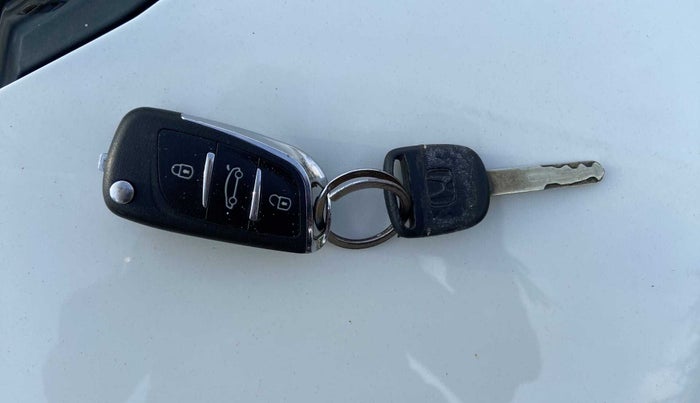 2015 Honda Brio S MT, Petrol, Manual, 85,209 km, Key Close Up
