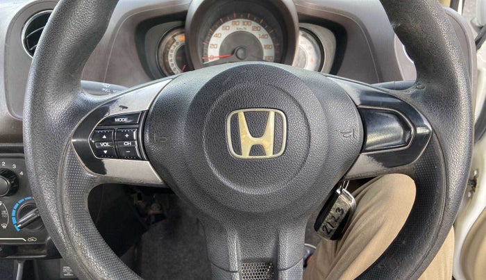 2015 Honda Brio S MT, Petrol, Manual, 85,209 km, Steering wheel - Sound system control not functional