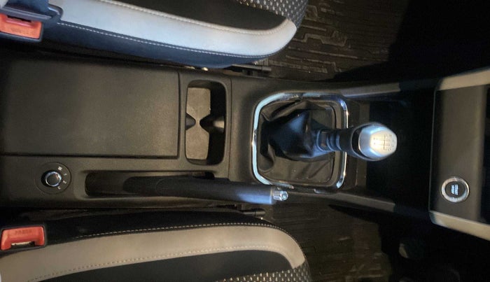 2019 Renault TRIBER RXZ, Petrol, Manual, 21,328 km, Gear Lever