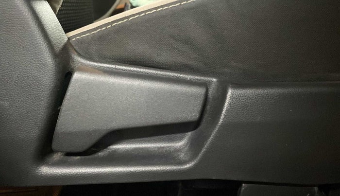 2019 Renault TRIBER RXZ, Petrol, Manual, 21,328 km, Driver Side Adjustment Panel