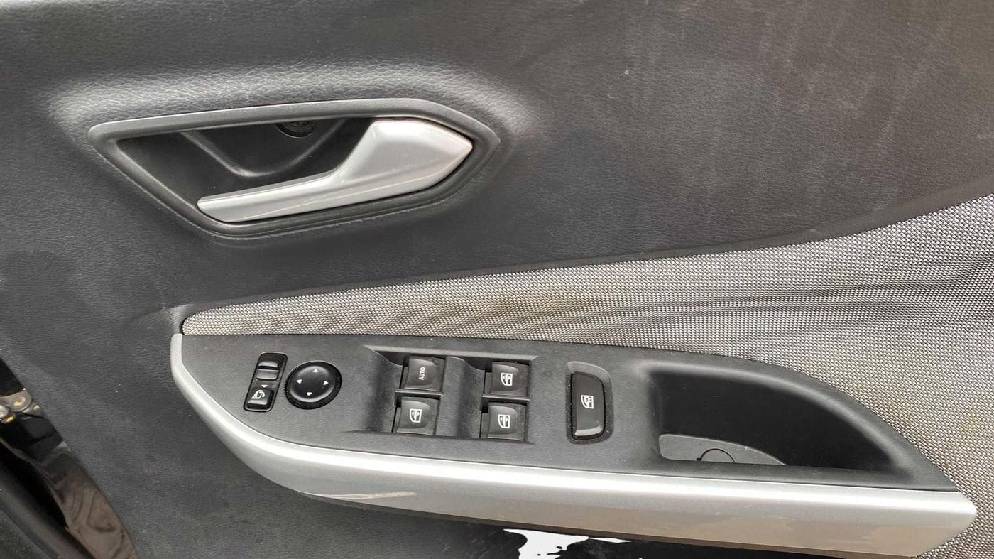 2021 Nissan MAGNITE XV TURBO CVT, Petrol, Automatic, 16,277 km, Driver Side Door Panels Control