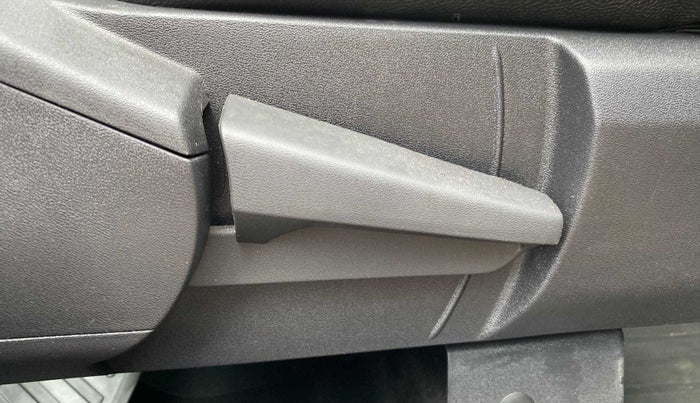 2021 Nissan MAGNITE XV TURBO CVT, Petrol, Automatic, 16,277 km, Driver Side Adjustment Panel