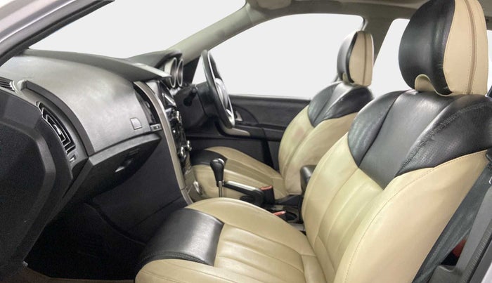 2019 Mahindra XUV500 W9 AT, Diesel, Automatic, 40,879 km, Right Side Front Door Cabin