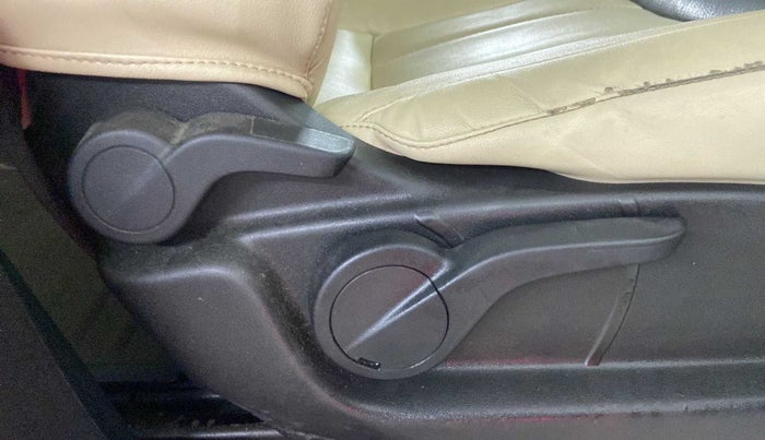 2019 Mahindra XUV500 W9 AT, Diesel, Automatic, 40,879 km, Driver Side Adjustment Panel