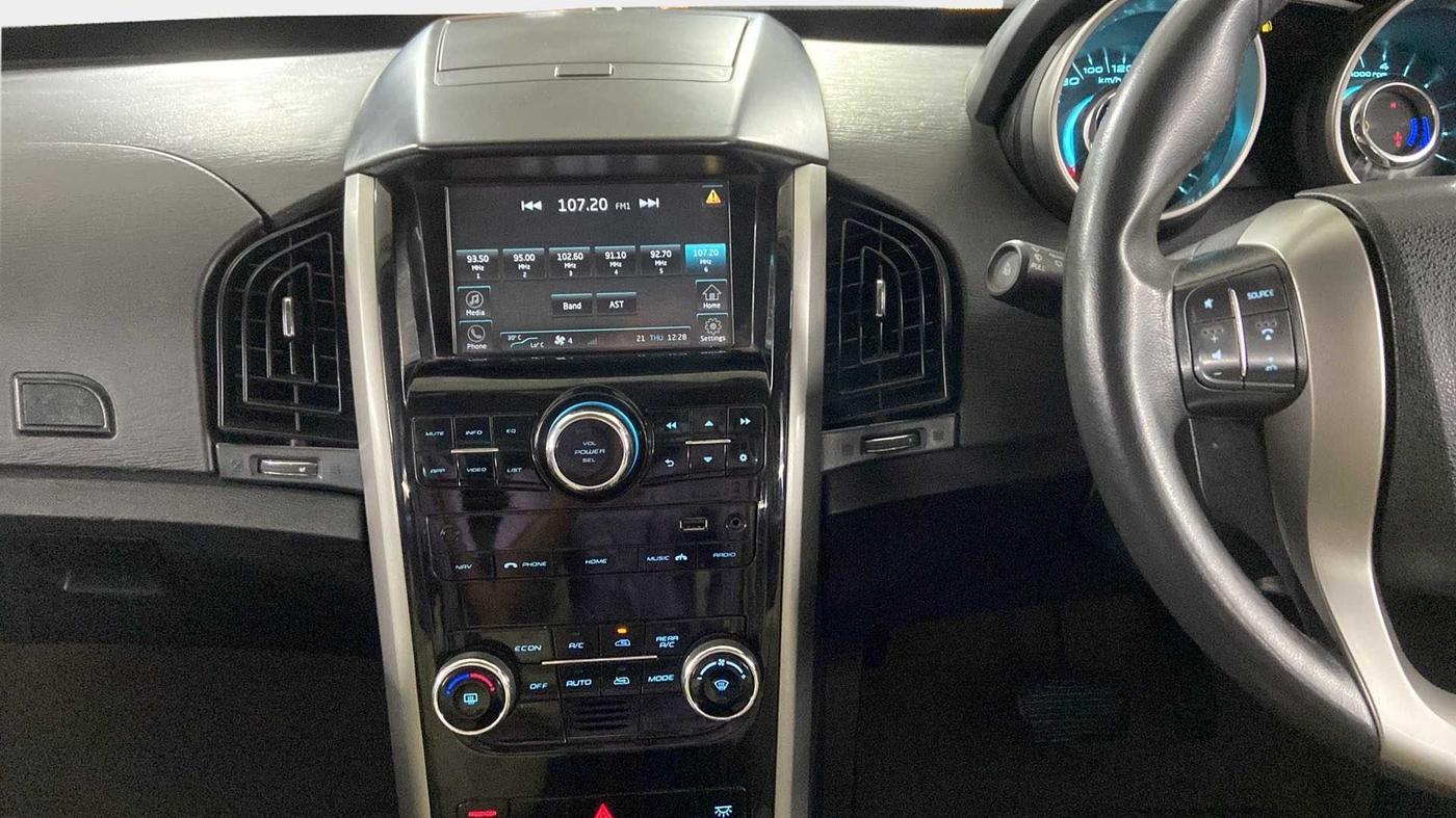 2019 Mahindra XUV500 W9 AT, Diesel, Automatic, 40,879 km, Infotainment System