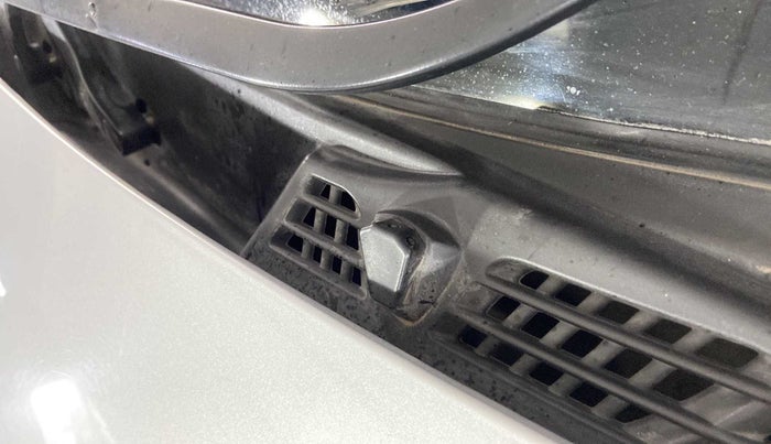 2019 Mahindra XUV500 W9 AT, Diesel, Automatic, 40,879 km, Front windshield - Wiper nozzle not functional