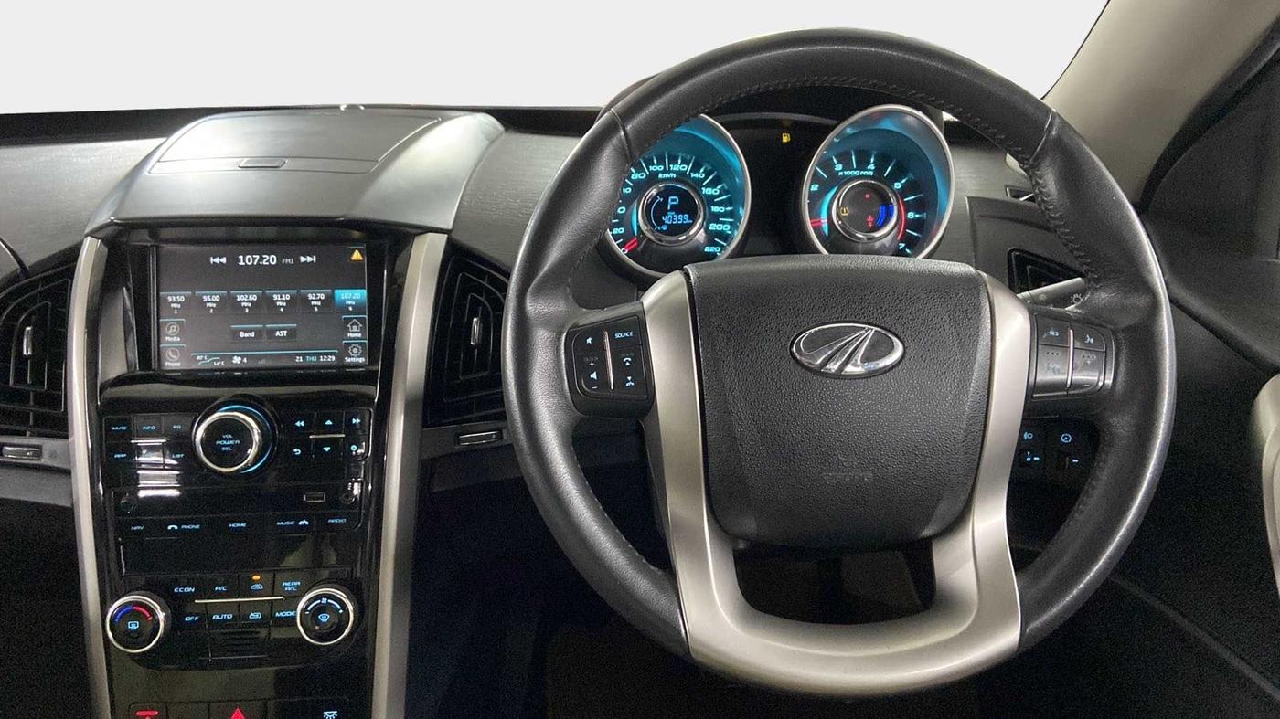 2019 Mahindra XUV500 W9 AT, Diesel, Automatic, 40,879 km, Steering Wheel Close Up