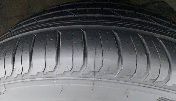 2018 Maruti Baleno ALPHA CVT PETROL 1.2, Petrol, Automatic, 70,027 km, Right Front Tyre Tread