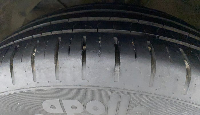 2018 Maruti Baleno ALPHA CVT PETROL 1.2, Petrol, Automatic, 70,027 km, Left Front Tyre Tread