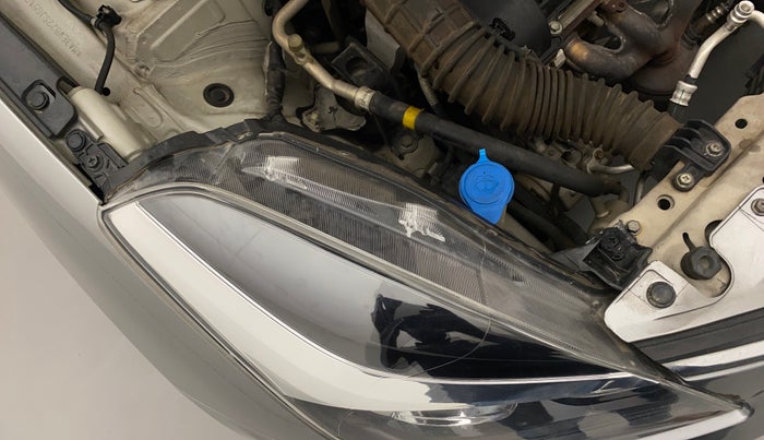 2018 Maruti Baleno ALPHA CVT PETROL 1.2, Petrol, Automatic, 70,027 km, Right headlight - Clamp has minor damage
