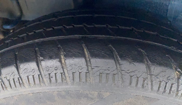 2015 Maruti Celerio VXI, Petrol, Manual, 33,610 km, Right Rear Tyre Tread