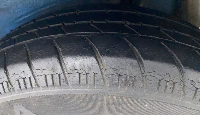 2015 Maruti Celerio VXI, Petrol, Manual, 33,610 km, Left Rear Tyre Tread