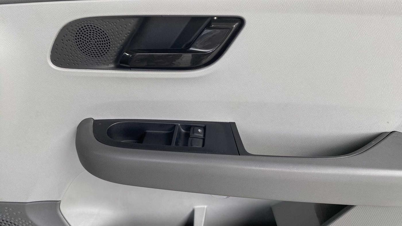 2021 Tata ALTROZ XE PETROL, Petrol, Manual, 17,390 km, Driver Side Door Panels Control