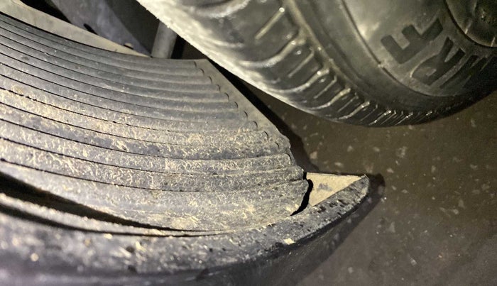 2016 Hyundai Eon MAGNA +, Petrol, Manual, 74,172 km, Left fender - Lining loose