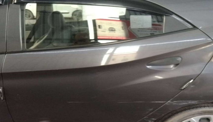 2016 Hyundai Eon MAGNA +, Petrol, Manual, 74,172 km, Rear left door - Weather strip has minor damage