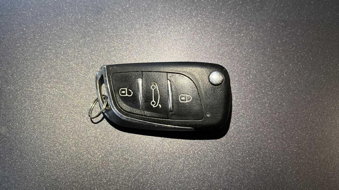 2016 Hyundai Eon MAGNA +, Petrol, Manual, 74,172 km, Key Close Up