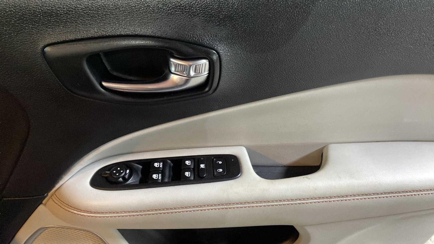 2018 Jeep Compass LIMITED 1.4 PETROL AT, Petrol, Automatic, 49,171 km, Driver Side Door Panels Control